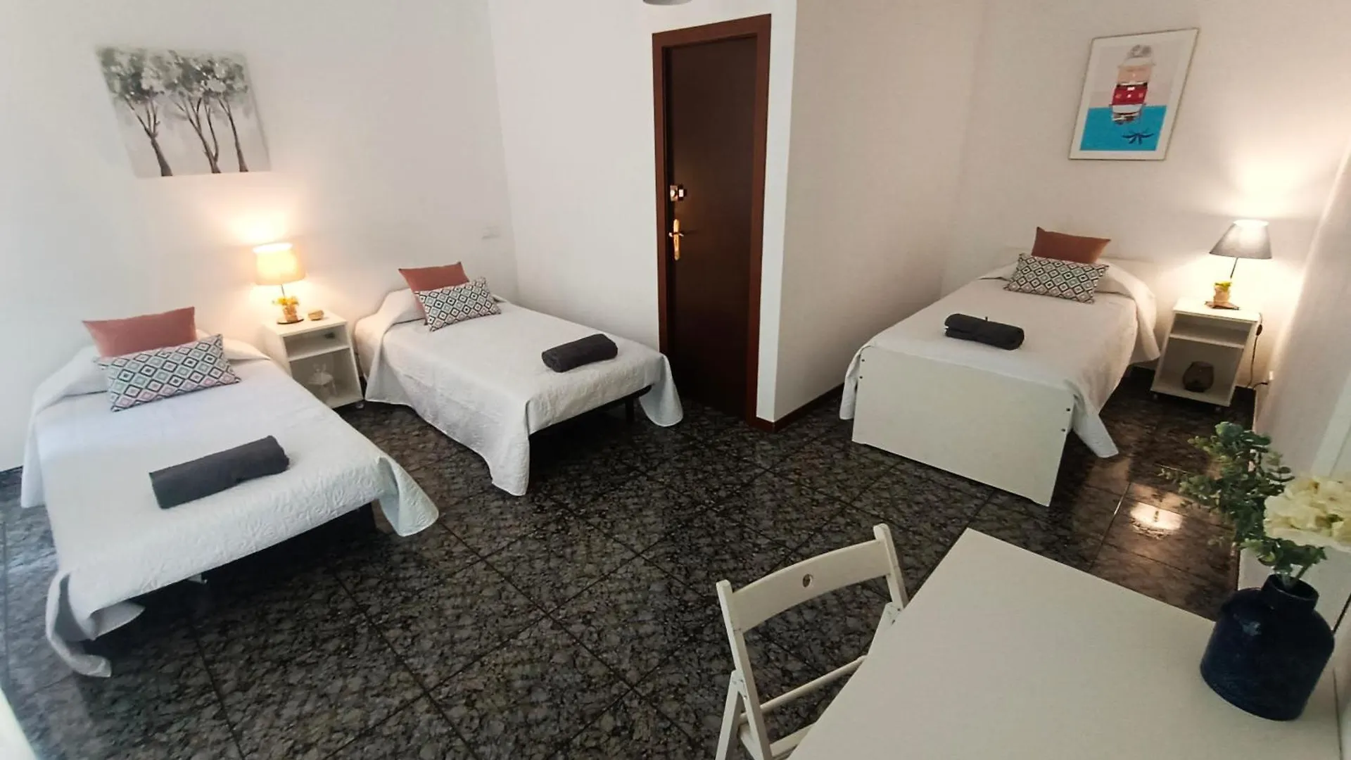 Barcelona Rooms - Urquinaona 0*,  Spain